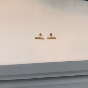 14k gold bar earring